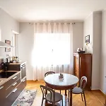 Balti50, Lovely House In 아파트 *